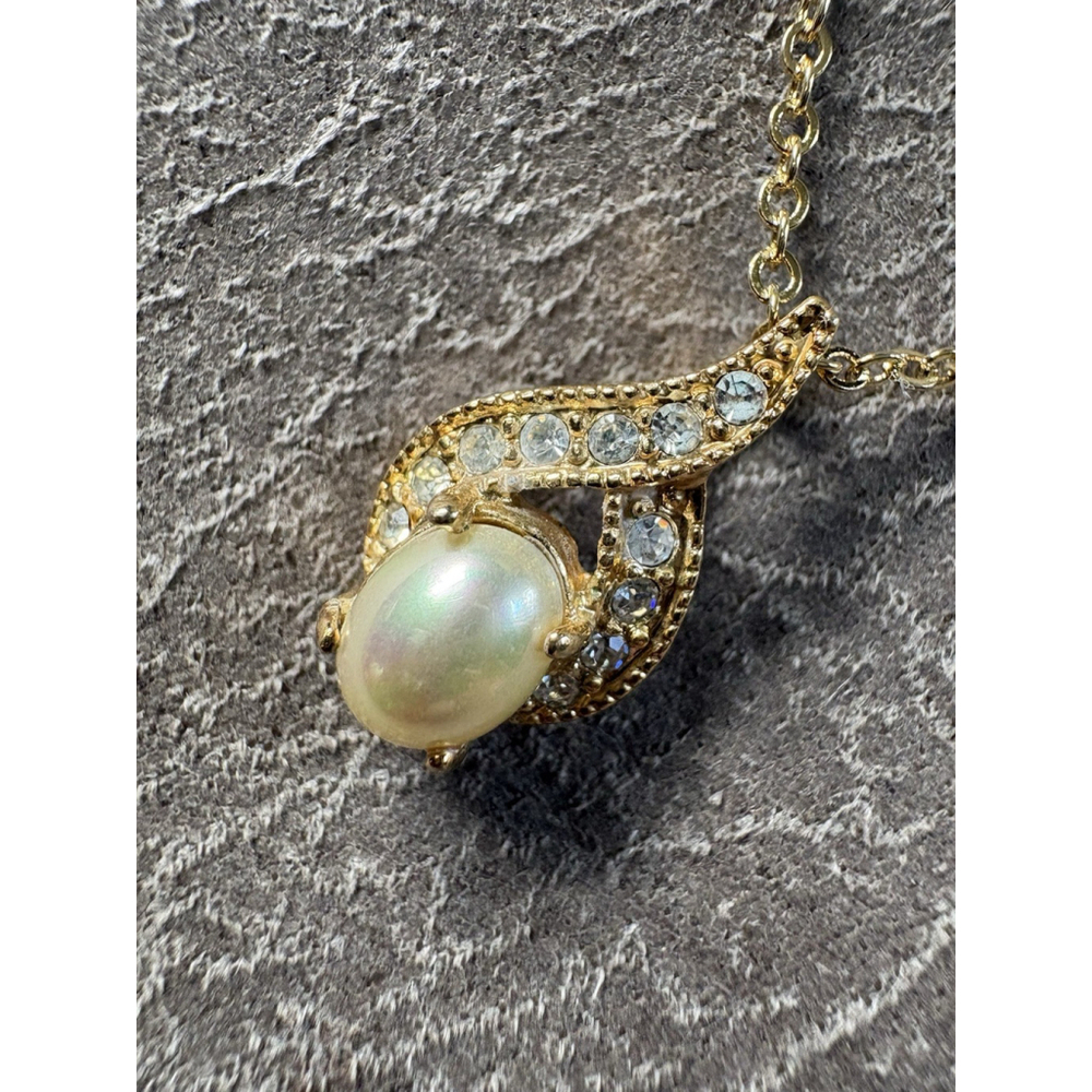 Vintage Signed Gold Tone Faux Pearl Rhinestone Pendant Necklace Teardrop Elegant